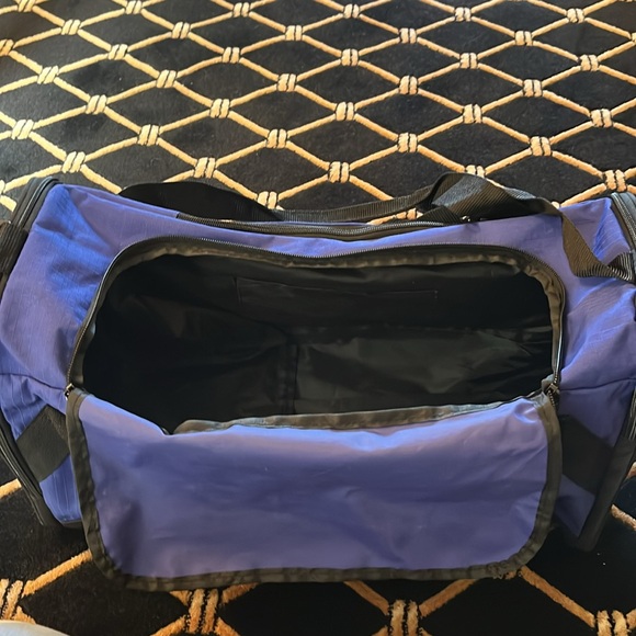 Slazenger duffel bag. - Picture 6 of 7